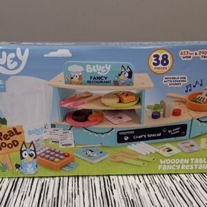 Bluey Wooden Tabletop Fancy Restaurant 38 Pieces with Cooking Sounds